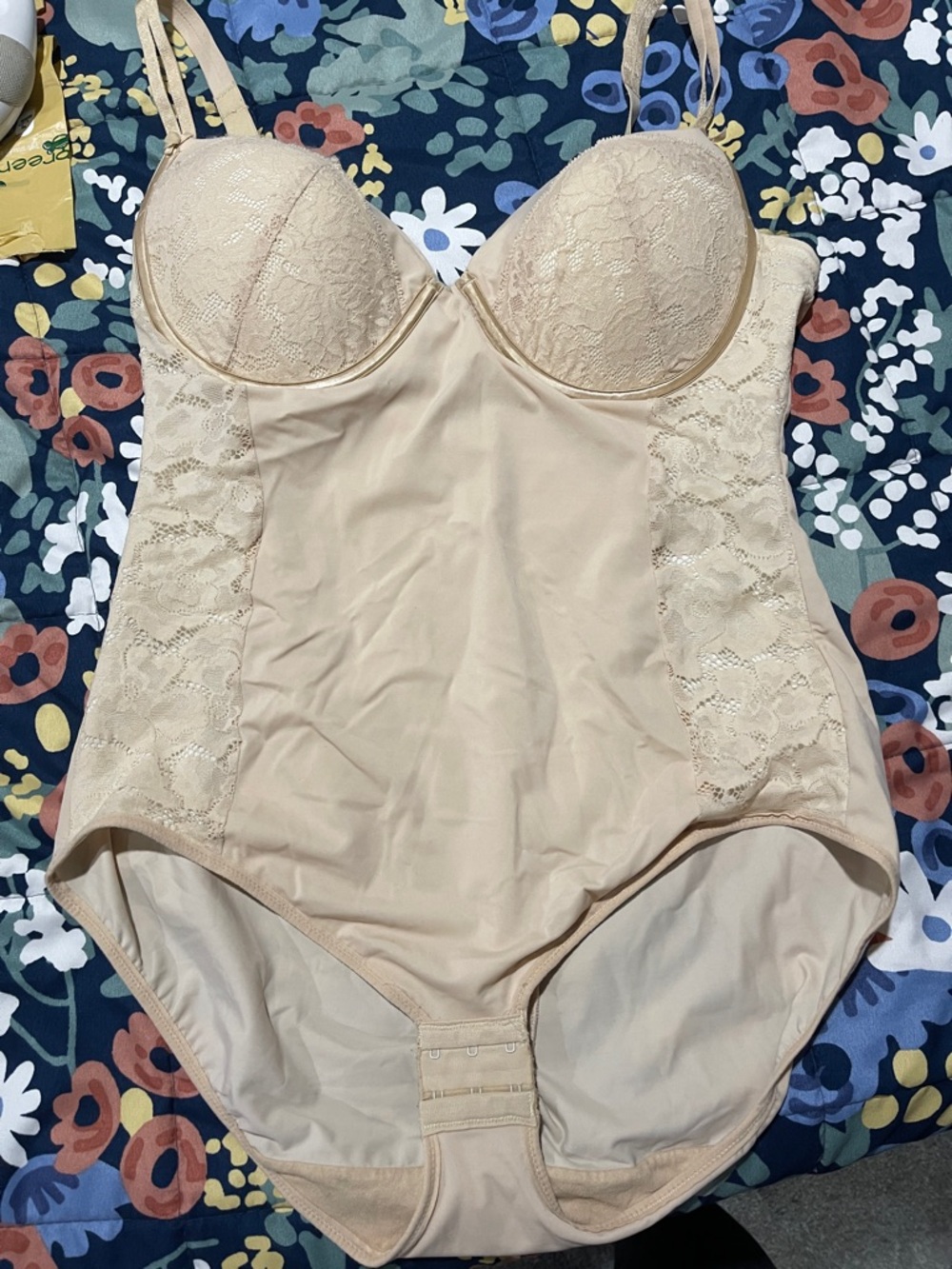 Women's Maidenform Firm Foundations Built-In-Bra Body Shaper like new